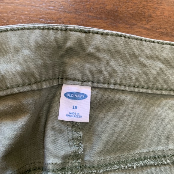 Old Navy Cropped Chino, Size 18 - Picture 3 of 5